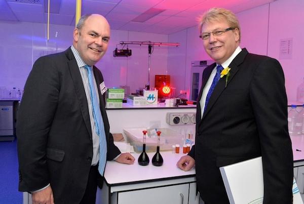 From left to right - Minister Steven Joyce and Wayne Leech, Head of the Centre for Innovation and Development.